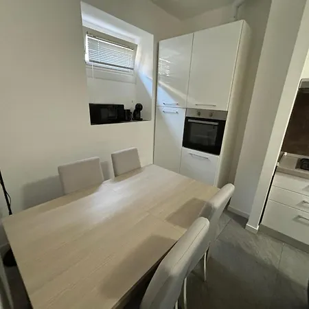 Apartament 22 Di Lucia Lecco