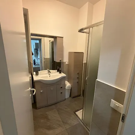 22 Di Lucia Apartament