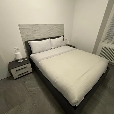 22 Di Lucia Apartament *