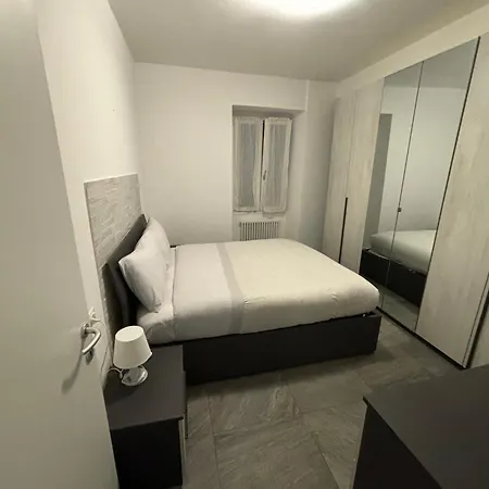 Apartament 22 Di Lucia Lecco